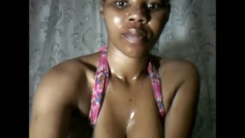 Snapshot of yoncexx25 chatting on 03-11-25, 01:37 amazingkellyxx online show from 03-11-25, 01:37