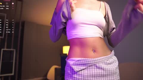 Snapshot of yoori_s chatting on 12-02-24, 04:53 Mika online show from 12-02-24, 04:53