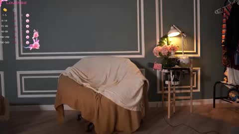 Snapshot of yoori_s chatting on 02-10-25, 12:50 Mika online show from 02-10-25, 12:50