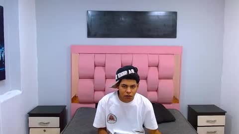 Snapshot of yordi_alpha chatting on 12-16-25, 01:05 Yordi online show from 12-16-25, 01:05