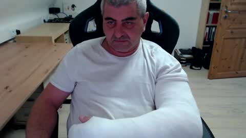 yoschi1976 online show from 11-30-25, 10:30