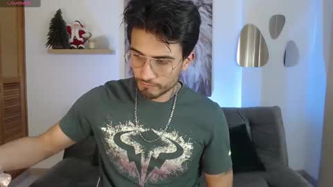 Snapshot of yoshy_man chatting on 12-31-24, 03:01 yoshy_man online show from 12-31-24, 03:01