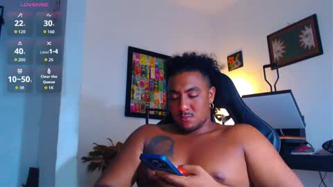Snapshot of yosoy_enzo2020 chatting on 04-22-26, 05:21 Enzo online show from 04-22-26, 05:21
