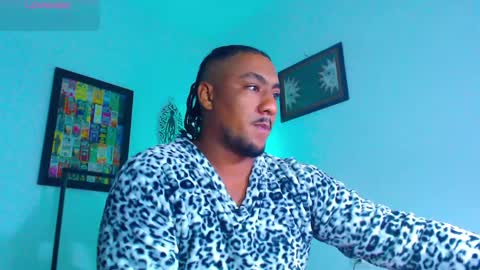 Snapshot of yosoy_enzo2020 chatting on 05-11-26, 05:13 Enzo online show from 05-11-26, 05:13