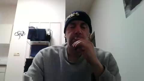 Snapshot of youdeservit chatting on 03-01-25, 08:23 CrayZio online show from 03-01-25, 08:23