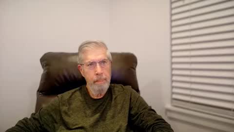 Snapshot of yougogirl_3 chatting on 11-10-25, 12:37 Colorado Guy Straight online show from 11-10-25, 12:37