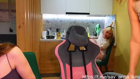 Snapshot of younona chatting on 02-19-26, 04:14 Anna and Luna online show from 02-19-26, 04:14