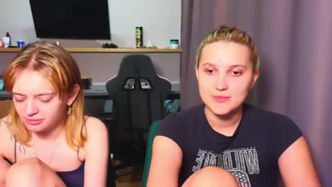 Anna and Luna online show from 07-17-26, 05:51