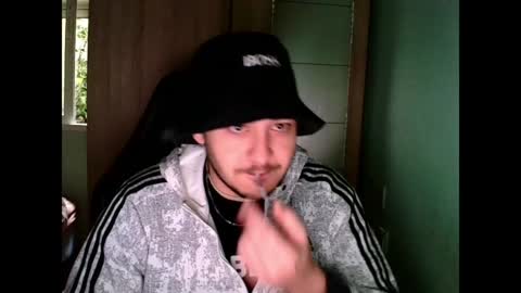 Snapshot of younromki chatting on 12-29-24, 01:28 A... online show from 12-29-24, 01:28