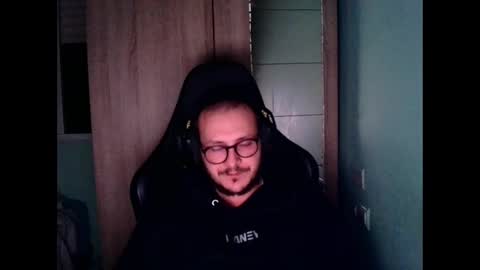 Snapshot of younromki chatting on 02-13-25, 12:57 A... online show from 02-13-25, 12:57