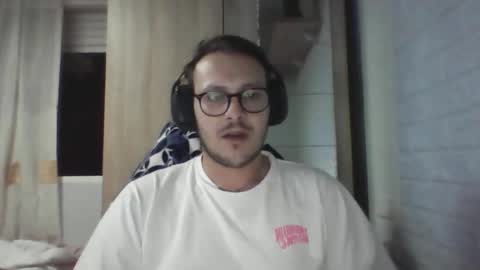 Snapshot of younromki chatting on 11-08-25, 09:46 A... online show from 11-08-25, 09:46