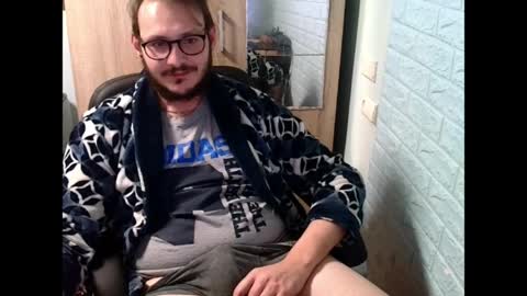 Snapshot of younromki chatting on 04-07-26, 08:42 A... online show from 04-07-26, 08:42