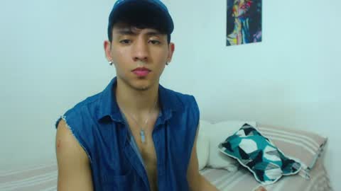 Snapshot of your_boy_hot chatting on 06-20-26, 01:19 your boy online show from 06-20-26, 01:19
