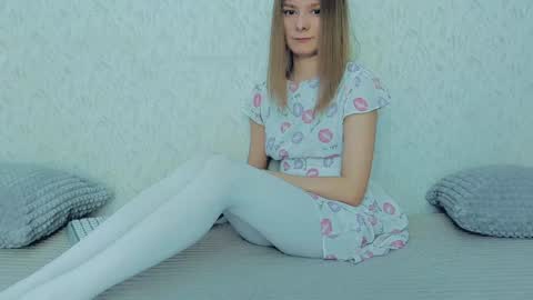 Lily online show from 01-19-25, 05:37