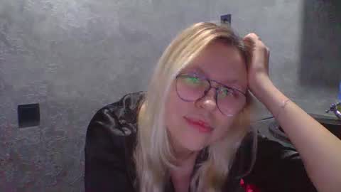 Snapshot of your_catx chatting on 12-17-25, 08:48 your_catx online show from 12-17-25, 08:48