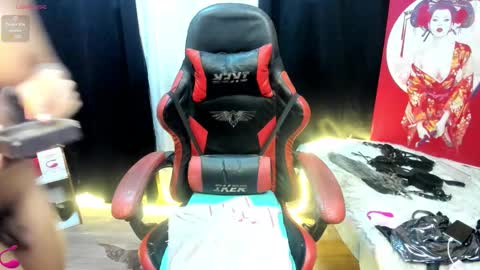 Snapshot of your_dreamasian chatting on 09-16-25, 11:39 YourSeductiveWife online show from 09-16-25, 11:39