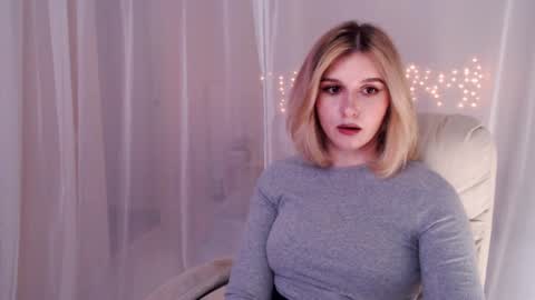 Snapshot of your_freya chatting on 03-08-25, 02:08 Freya online show from 03-08-25, 02:08