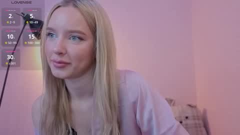 Snapshot of your_fucking_babby chatting on 10-19-25, 08:53 Olivia online show from 10-19-25, 08:53