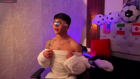 Snapshot of your_kitty_boy chatting on 06-17-26, 07:37 your_kitty_boy online show from 06-17-26, 07:37