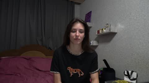 Snapshot of your_little_flexible_girl chatting on 01-25-25, 09:35 Meri online show from 01-25-25, 09:35