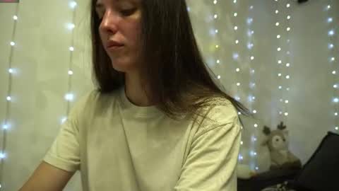 Snapshot of your_little_flexible_girl chatting on 06-15-26, 08:00 Meri online show from 06-15-26, 08:00