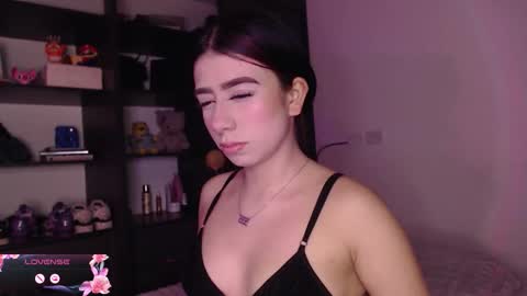 Snapshot of your_rosalie chatting on 10-08-25, 04:10 your_rosalie online show from 10-08-25, 04:10