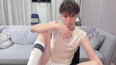 your_shy_guy online show from 02-04-25, 06:17