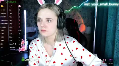 Snapshot of your_small_bunny chatting on 05-30-26, 02:41 Molly online show from 05-30-26, 02:41