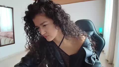 Snapshot of yourdreamgirl2025 chatting on 11-06-25, 03:02 yourdreamgirl2025 online show from 11-06-25, 03:02