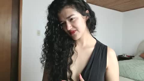 yourdreamgirl2025 online show from 03-17-26, 03:04