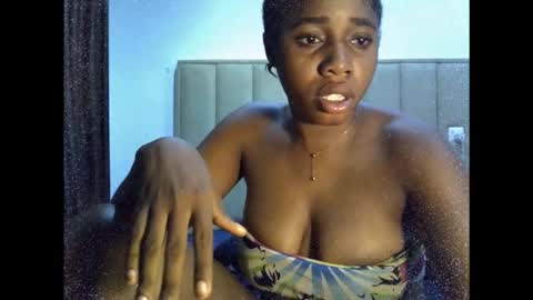Snapshot of yourfavcamgirl_ chatting on 09-12-25, 01:44 favcamgirl online show from 09-12-25, 01:44