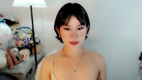 Snapshot of yourfavorateella chatting on 11-14-25, 02:21 PrettyElla online show from 11-14-25, 02:21