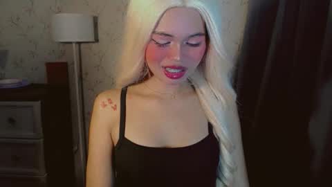 Snapshot of yourfavoratesunshine chatting on 11-30-25, 10:30 Sunshine online show from 11-30-25, 10:30