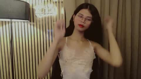 Vivian online show from 10-28-25, 02:59