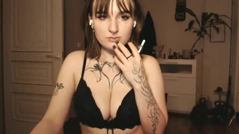 Snapshot of yourhanna_ chatting on 04-27-26, 01:58 hanna online show from 04-27-26, 01:58