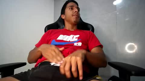 Snapshot of yourlatinmamba chatting on 10-26-25, 05:02 Your Latin Mamba online show from 10-26-25, 05:02