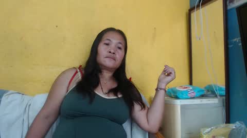 Snapshot of yourlove_regine chatting on 01-14-25, 04:47 Regine online show from 01-14-25, 04:47