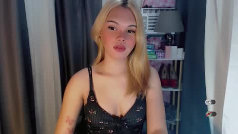 Snapshot of yourlovekylie chatting on 04-19-26, 04:01 KYLIE MORE online show from 04-19-26, 04:01