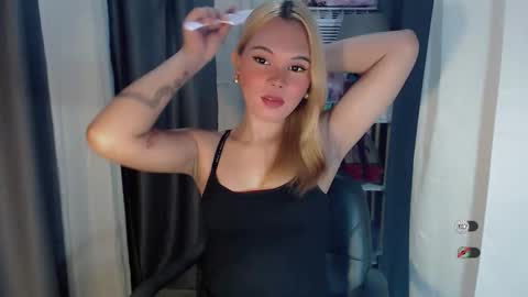 Snapshot of yourlovekylie chatting on 04-24-26, 04:15 KYLIE MORE online show from 04-24-26, 04:15