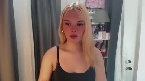 Snapshot of yourlovekylie chatting on 05-24-26, 06:07 KYLIE MORE online show from 05-24-26, 06:07