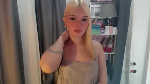 Snapshot of yourlovekylie chatting on 05-27-26, 07:27 KYLIE MORE online show from 05-27-26, 07:27