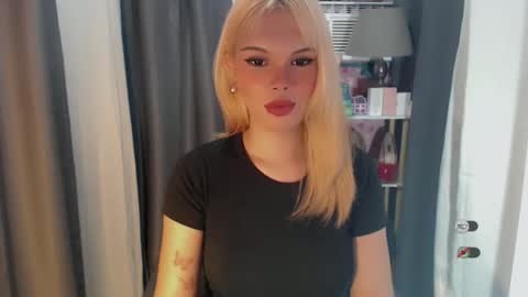 Snapshot of yourlovekylie chatting on 05-29-26, 11:08 KYLIE MORE online show from 05-29-26, 11:08