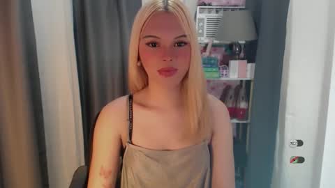 Snapshot of yourlovekylie chatting on 05-30-26, 06:43 KYLIE MORE online show from 05-30-26, 06:43