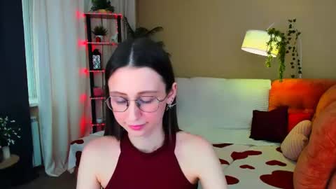 Snapshot of yourlovelystoryy chatting on 06-20-26, 11:35 Vetta online show from 06-20-26, 11:35