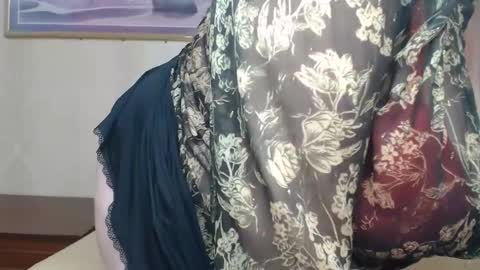 Snapshot of yourmilf4love chatting on 10-14-25, 04:41 lANA online show from 10-14-25, 04:41