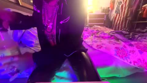 Edging4U online show from 10-19-25, 08:15