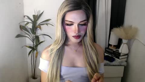 TIFFANY SUCKING QUEEN online show from 06-11-26, 09:13