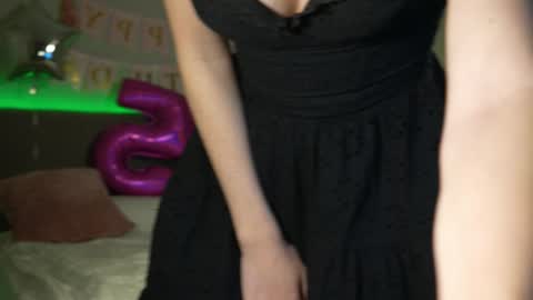 Snapshot of yournaughtymiss chatting on 03-04-25, 12:29 Eva online show from 03-04-25, 12:29