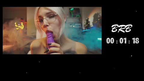 Snapshot of yourprettykate_ chatting on 12-15-24, 11:01 online show from 12-15-24, 11:01