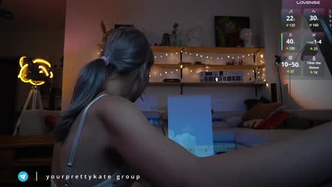 Snapshot of yourprettykate_ chatting on 11-11-25, 06:30 online show from 11-11-25, 06:30